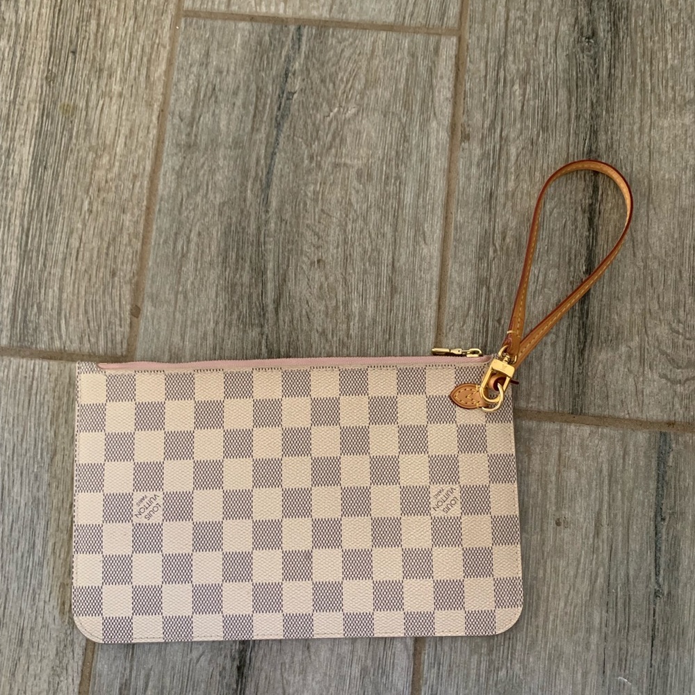❌SOLD❌ Louis Vuitton Neverfull mm pouch